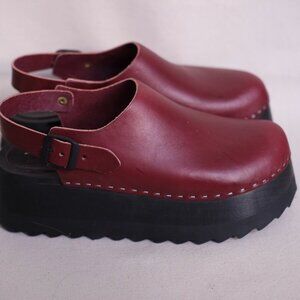 Bryr Teagan Clog  in Oxblood